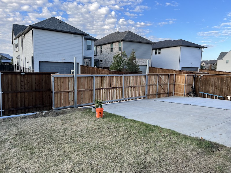 Automatic, electric wood gate