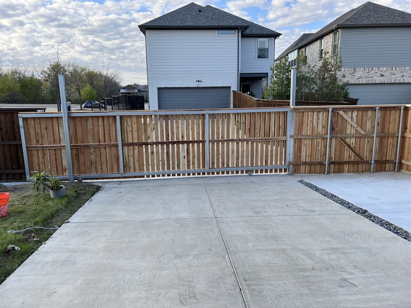 Automatic, electric wood gate