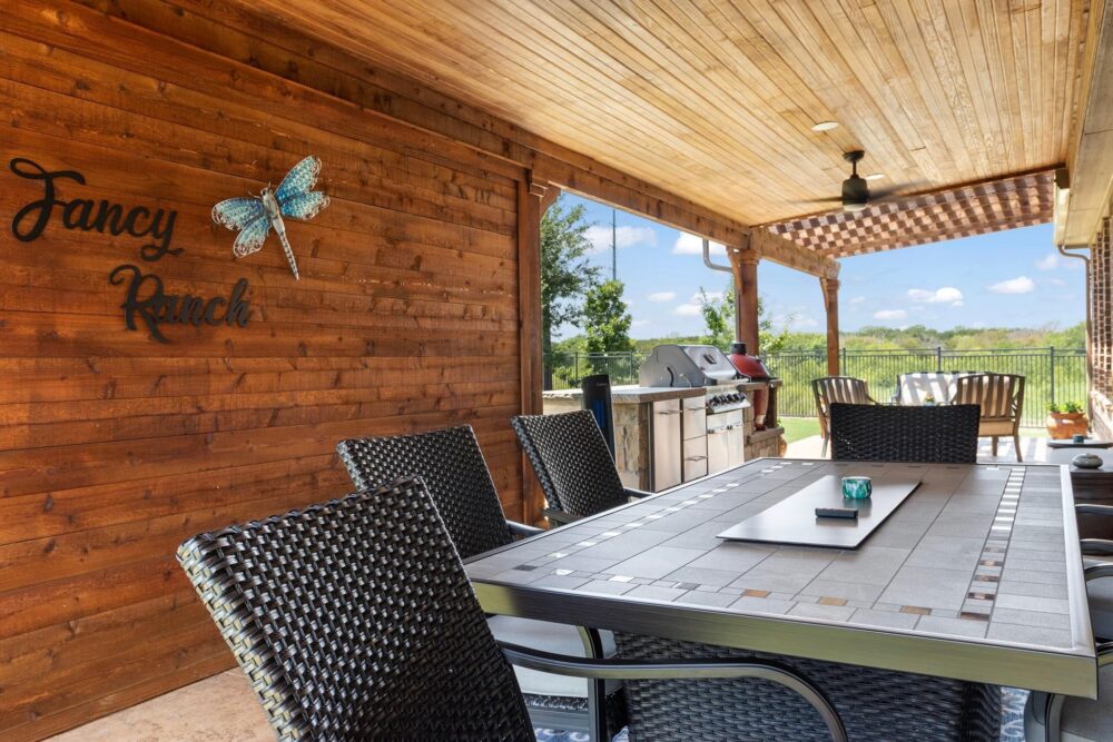 outdoor kitchen