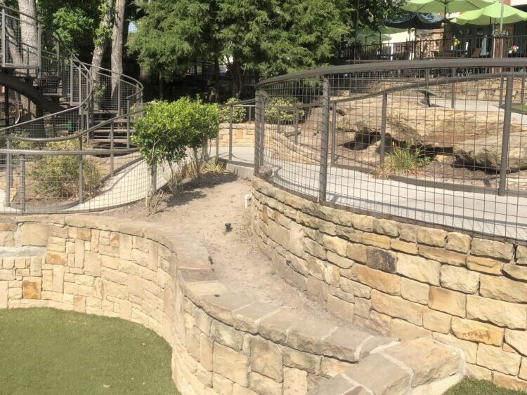 commercial fencing contractor